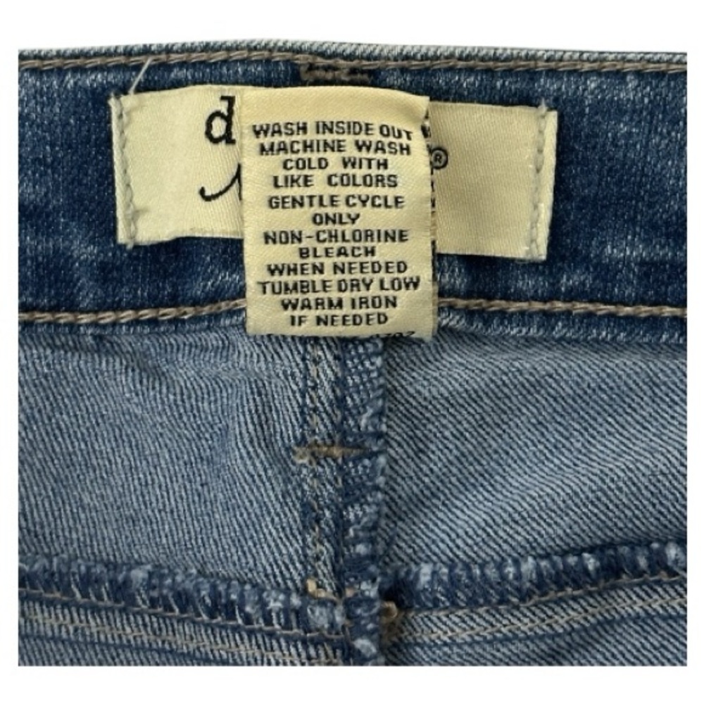 D. Jeans New York | Women’s Petite Stretchy Blue Jeans | Size 12 P | EUC - Picture 6 of 7